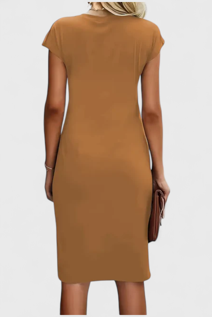 KATRINA | Vestido Midi Atemporal con Cuello Redondo y Detalle Drapeado