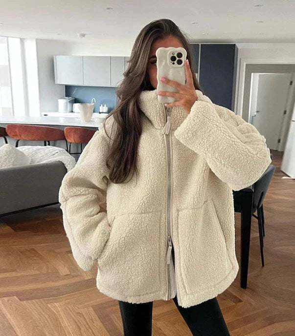BEATRIZ™ | Abrigo de peluche con estilo moderno
