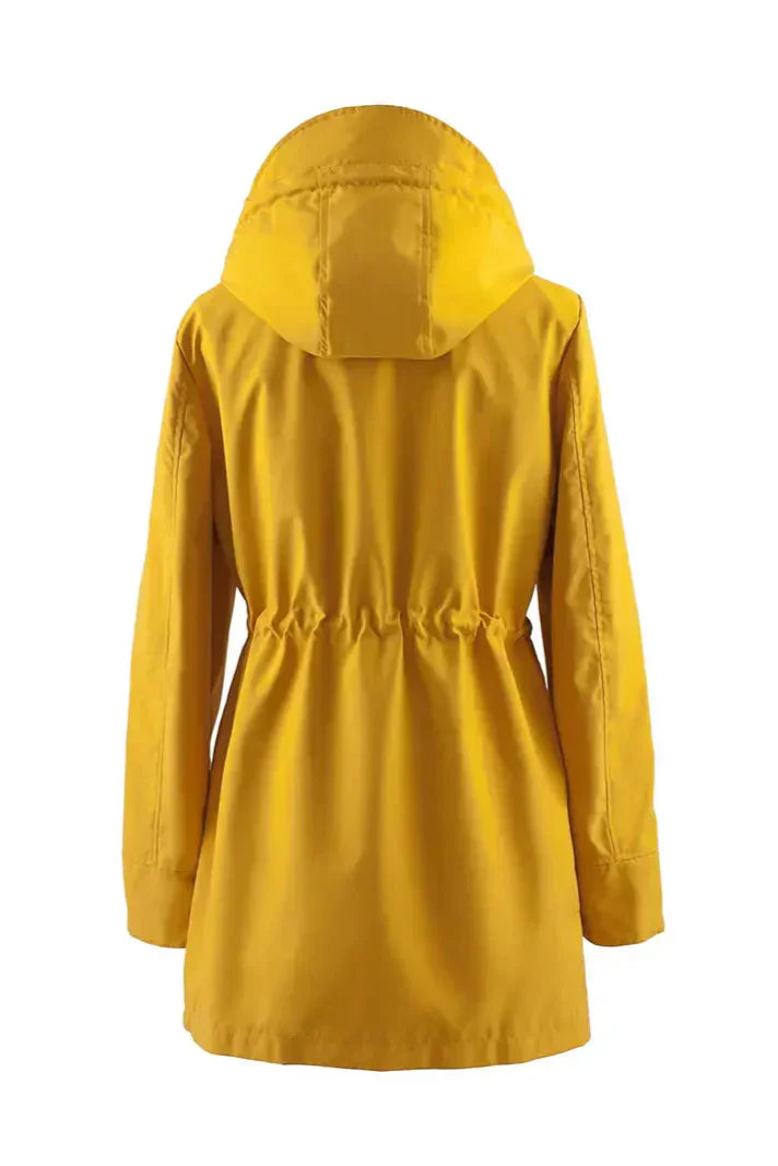 DOEMI | Abrigo de Lluvia a Medida para un Estilo Sin Esfuerzo