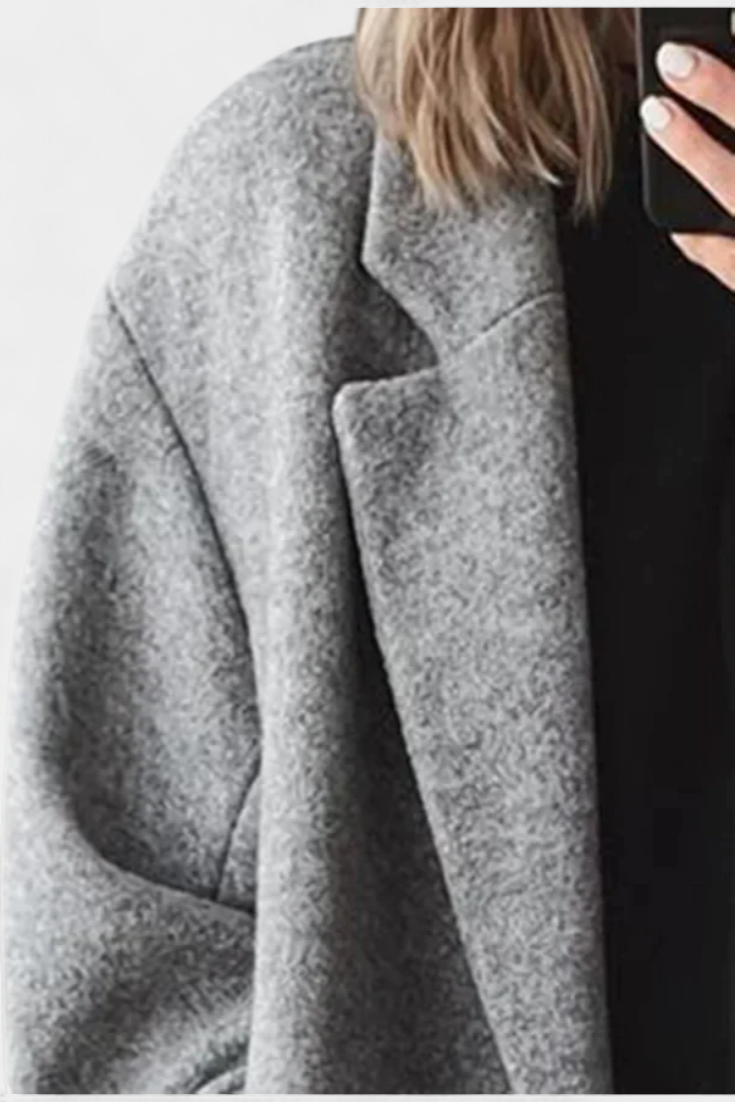 LORA | Abrigo Clásico Felisha con Corte Refinado y Estilo Atemporal