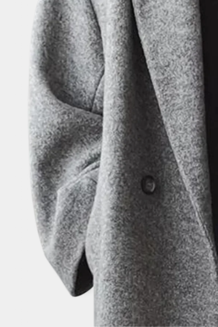 LORA | Abrigo Clásico Felisha con Corte Refinado y Estilo Atemporal